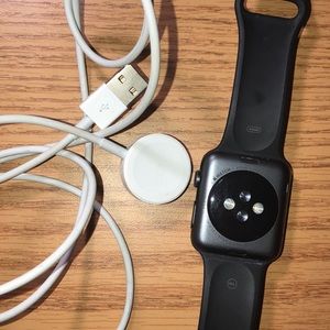 Apple Accessories - Apple Watch black series 3 with charger Apple Accessories - Apple Watch black series 3 with charger